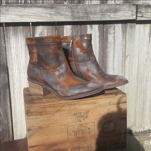 Donald Pliner boots size8.5